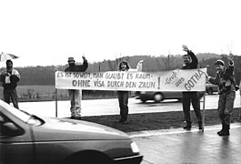 Bundesarchiv Bild 183-1989-0224-005, Erfurt, Autobahn bei Warthe, West-Besucher.jpg