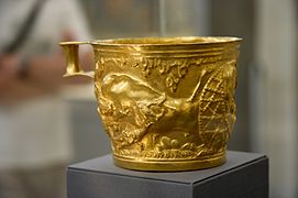 Gold cup Vafio 1500 to 1450 BC, NAMA 1758 080867.jpg