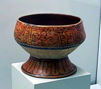 Vasija policroma mixteca con motivos mesoamericanos. Museo de las Américas, Madrid.