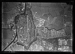 Luchtfoto van Alkmaar voor de Tweede Wereldoorlog (tussen 1920 en 1940).