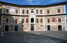 Palazzo dei Priori sur la Piazza del Popolo