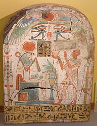 Жрець підносить пахощі богу Ра-Атуму-Хорахті. XX династія. Близько 900 року до н. е. Луврський музей