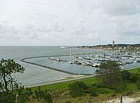 Havnen på Terschelling. Til højre er fyrtårnet Brandaris.