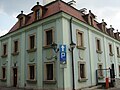 English: Former collegiate hospital; nowadays Post Office Polski: Dawny szpital kolegiacki; obecnie Urząd Pocztowy 1