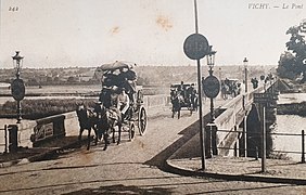 Ancien pont de Bellerive avec arrivée des calèches.jpg