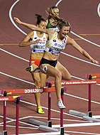 Läuferinnen ausgangs der Zielkurve (v. l. n. r.): Walerija Andrejewa, Joanna Linkiewicz, Paulien Couckuyt
