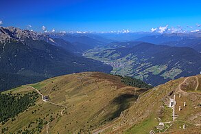 Vista de las comunas de San Candido y Dobbiaco en el val Pusteria desde el monte Elmo. A izquierda, el val di Sesto.