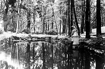 Dammen, väster om huvudbyggnaden 1926.