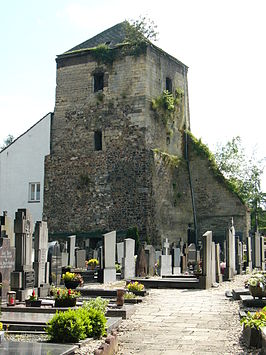 De oude kerktoren van Gulpen voor de restauratie