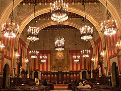 Salón de Cent (por el antiguo Consell de Cent o Consejo de Ciento) del ayuntamiento de Barcelona.