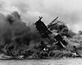 USS „Arizona” płonie po japońskim ataku na Pearl Harbor