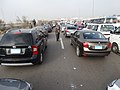 Stau – Der Verkehr auf der Autobahn Kairo-Alexandria ist aufgrund von Nebel blockiert.