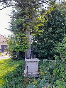 Calvaire situé sur la D109 à la sortie de Villy-le-Maréchal en direction de Roncenay.