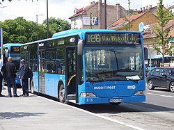 128-as busz a Széll Kálmán téren