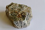 Thumbnail for File:Axinite, stilbite and chlorite 04.jpg