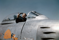 Aldrin v kokpite stíhačky F-86E Sabre 51. stíhacieho-prepadového krídla po zostrele MiGu-15 počas kórejskej vojny, 1953