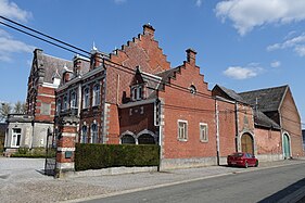 Château de Cras-Avernas (1897) avec ancienne ferme de Saint-Laurent