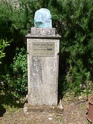 Monumento a Losada no Pazo de Moldes.