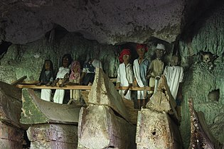 Tau-tau (patung kayu orang mati) di Tampang Allo, Tana Toraja, Sulsel