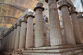 Péristyle du temple d'Apollon à Bassae.