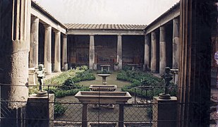 Peristilo de la Casa de los Vettii (Pompeya).