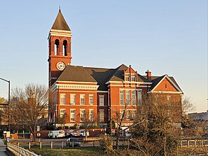 Floyd County Courthouse in Rome (2023). Das Courthouse entstand 1892 im Stile der Neuromanik. Im September 1980 wurde das Gerichts- und Verwaltungsgebäude in das NRHP eingetragen.[1]