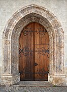 Kirchenportal in Hall.jpg