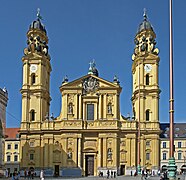 Iglesia de los Teatinos (1663-1690), en Múnich, obra de Agostino Barelli y Enrico Zuccalli; la fachada (1765-1769) es de François de Cuvilliés el Viejo y su hijo