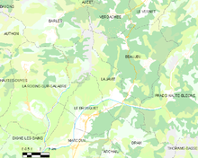 Carte élémentaire montrant les limites de la commune, les communes voisines, les zones de végétation et les routes