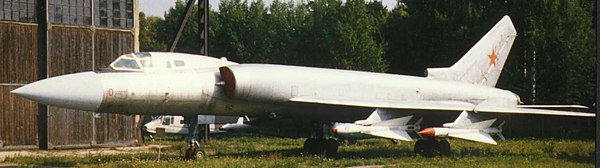 Ту-128