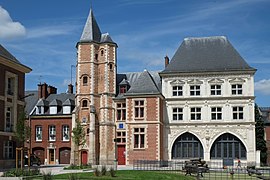 Logis du Roy  Inscrit MH (1926) et Maison du Sagittaire  Classé MH (1941) (XVIe siècle).