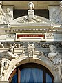 En una de las fachadas del Burgtheater aparecen representados Calderón y también Segismundo y Rosaura. Varios dramaturgos aparecen en fachadas similares: Schiller, Goethe, Shakespeare y Moliere.