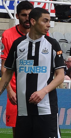 Miguel Almirón v dresu Newcastle United (2021).