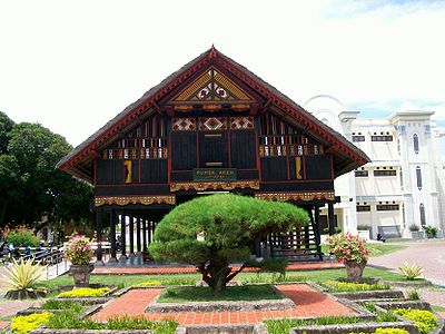 Rumoh Acéh ring Museum Negeri Acéh