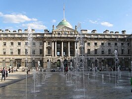 Hoofdingang van Somerset House met fontein