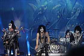 Kiss, Hellfest 2013. Зліва направо: Джин Симонс, Пол Стенлі, Ерик Синґер і Томмі Тайер.