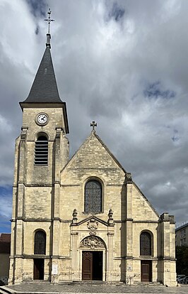 Kerk Saint-Étienne; deze bezit een romaans timpaan