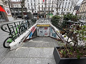 Ancien accès à l'angle du boulevard Saint-Martin et de la rue René-Boulanger.