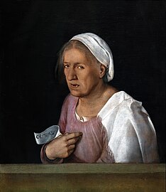 Image d'une peinture représentant sur un fond sombre, derrière un parapet, une femme âgée représentée en demi-figure de trois quarts, tournée vers la gauche qui regarde le spectateur en ouvrant la bouche et tenant un parchemin dans sa main droite qui repose sur la poitrine. Elle porte un béret blanc, qui laisse à découvert une touffe de cheveux gris et une robe rose, ainsi qu'un tissu blanc avec des franges sur l'ourlet qui repose sur son épaule.