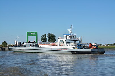 Veerboot over de Elbe tussen Wischhafen en Glückstadt