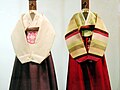 한국어: 여성의 한복 English: Female clothing of Hanbok.