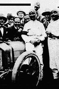 Jules Goux, primer vencedor del GP de Italia en 1921 en Brescia, con un Ballot.