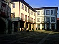 Stara mestna hiša in druge zgradbe na trgu Oliveira