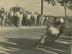 El 1957, amb la Derbi 350 a la Pujada a Sant Genís