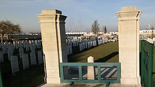 Rosières-en-Santerre, cimetière militaire britannique, extension du cimetière communal 3.jpg