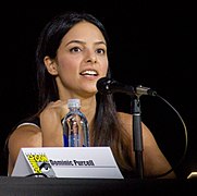 Tala Ashe interprète Zari Adrianna Tomaz / Tarazi / Isis