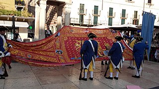 La bandiera durante una rievocazione in costume delle Pasque Veronesi