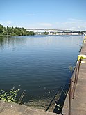 Le Nouveau Bassin (au fond, le viaduc de Calix)