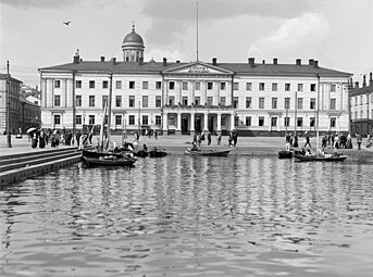 L'hôtel en 1908 dans le bàtiment de l'actuel hôtel de ville