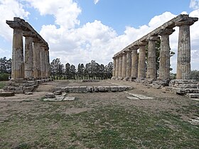 Colonnades, traces de la cella.